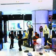 福建省零售业面临深度调整，百货服装等业态转型压力加大